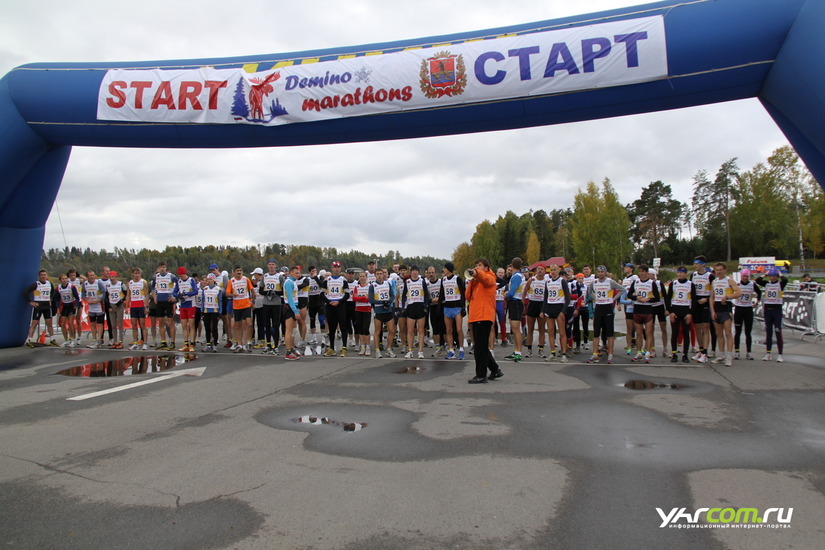 Деминский беговой полумарафон 2012 - На старте участники забега