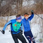 Лыжники Егор Васильев и Алексей Смирнов на разминке перед гонкой в Норском (Ярославль)