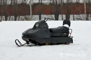 Буран стоит на снегу в Норском (стадион НКЗ, Ярославль)