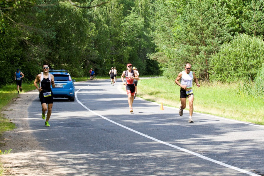 Триатлонисты на эпате бега HALF IRONMEN 70.3 в Белоруссии 2013