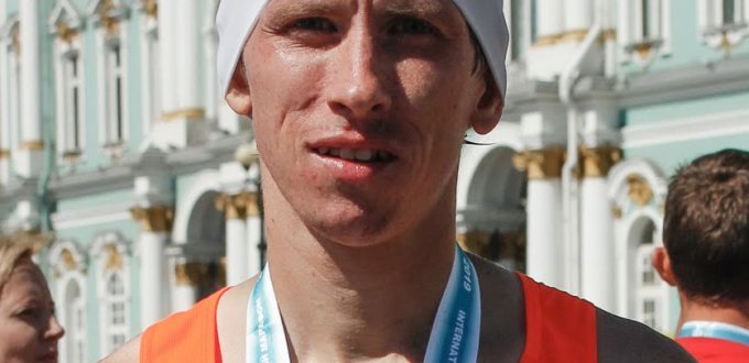 Михаил Козулин после финиша марафона "Белые ночи-2019" Санкт-Петербург. Автор фото: Наталья Никитина.