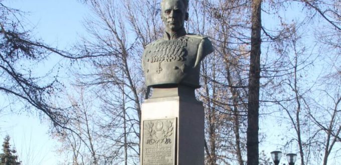 Фото Памятника генералу Батову в Рыбинске