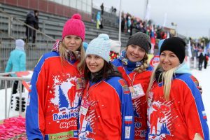 Фото на лыжной гонке - Волонтёры на Дёминском лыжном марафоне