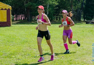 Фото девушек спортсменов - Новицкая Н. и Яковлева О. Деминский кросс-кантри беговой полумарафон 2018