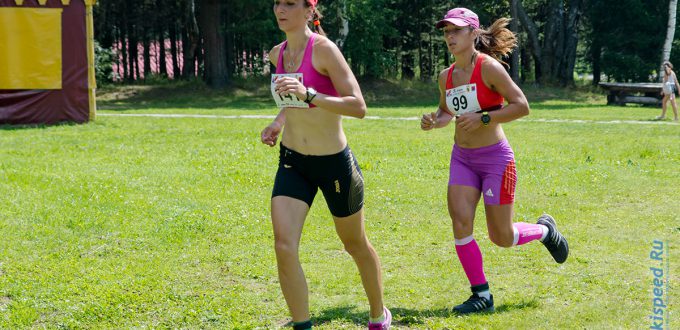 Фото девушек спортсменов - Новицкая Н. и Яковлева О. Деминский кросс-кантри беговой полумарафон 2018