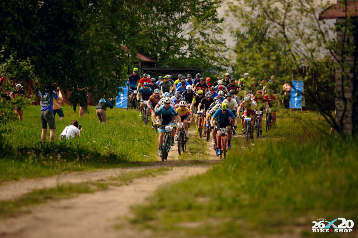 Велогонка Майский гром 2023 в Ярославле. Фотография спортсменов на масстарте