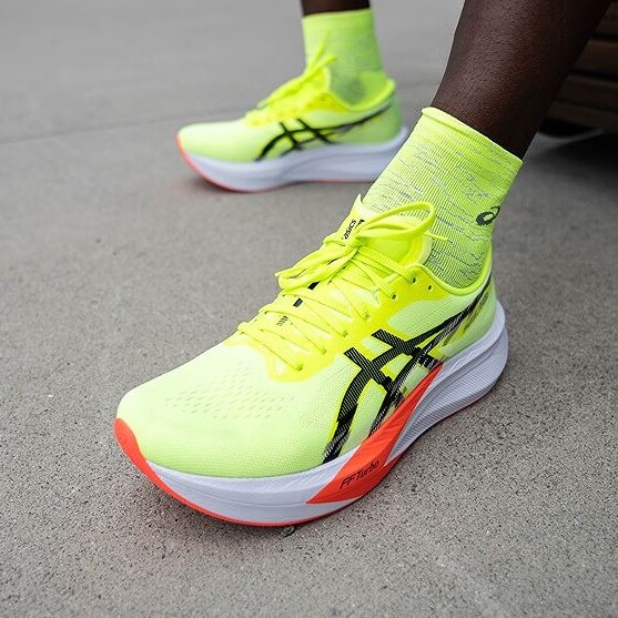 Кроссовки Asics Magic Speed 4 Safety Yellow/Black. Мужские, салатового цвета