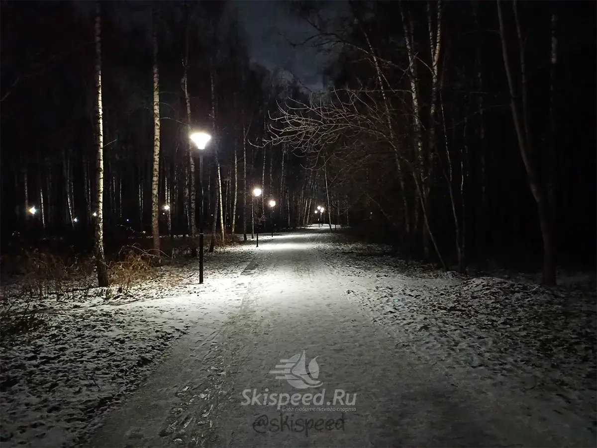 Павловский парк (Ярославль) - освещенка для любителей бега. Верхний ярус
