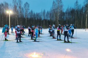 Спортсмены на вечерней Новогодней лыжной гонке в Незнаново, Нерехта