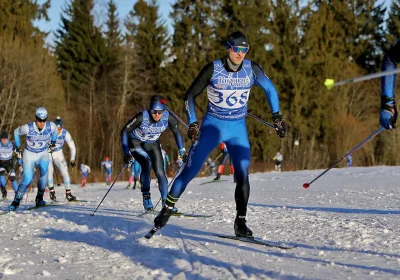 Спортсмен Евгений Цепков на лыжной гонке в Вологде