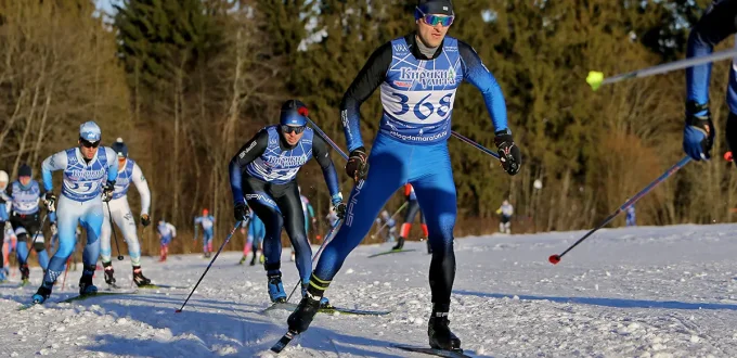 Спортсмен Евгений Цепков на лыжной гонке в Вологде
