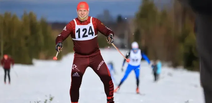 Спортсмен на лыжной гонке в Чухломе, Костромская обл.