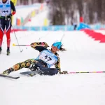 Лыжница Варвара Прохорова падает после финиша лыжной гонки