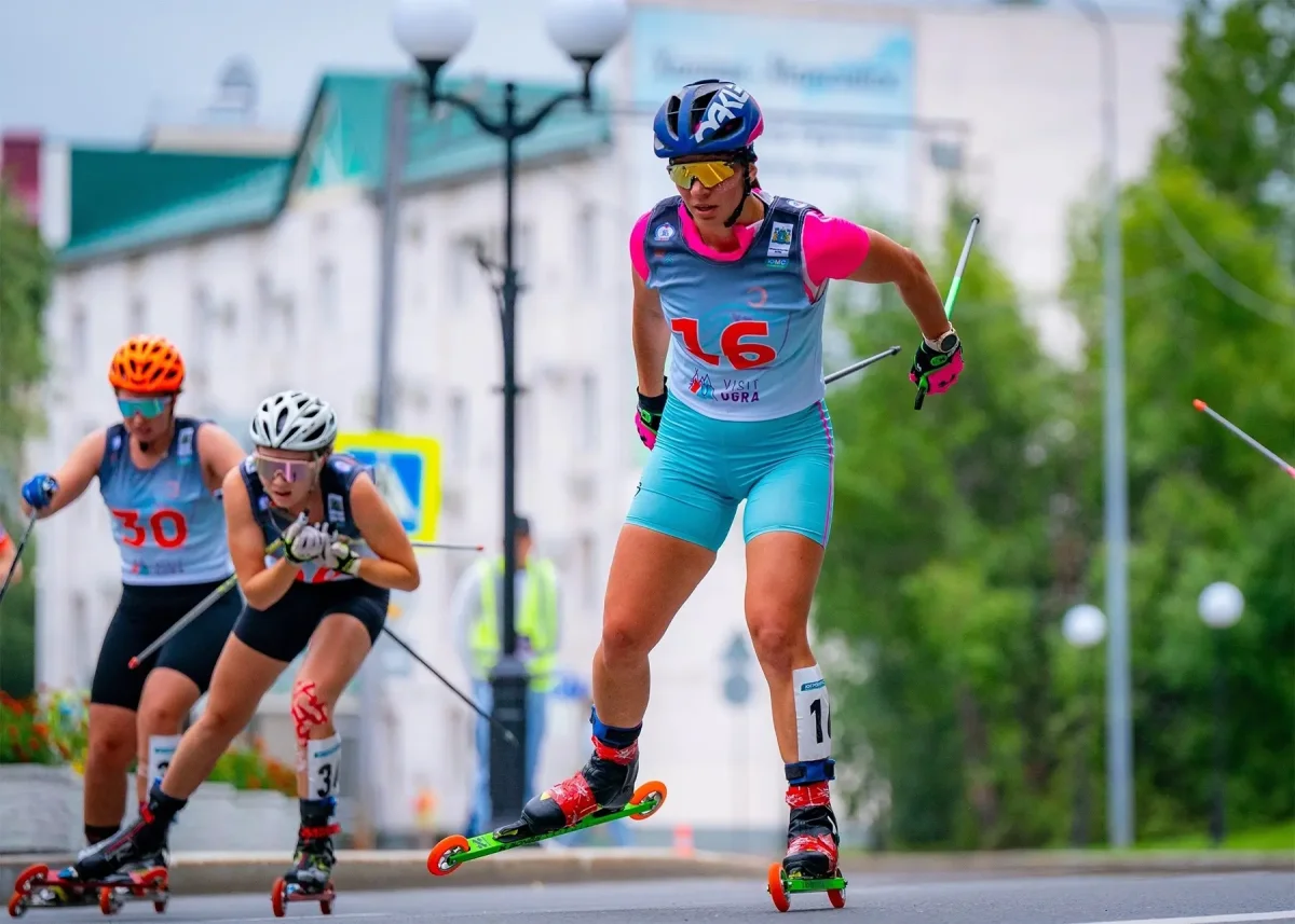 Лыжница Варвара Прохорова на лыжероллерной гонке