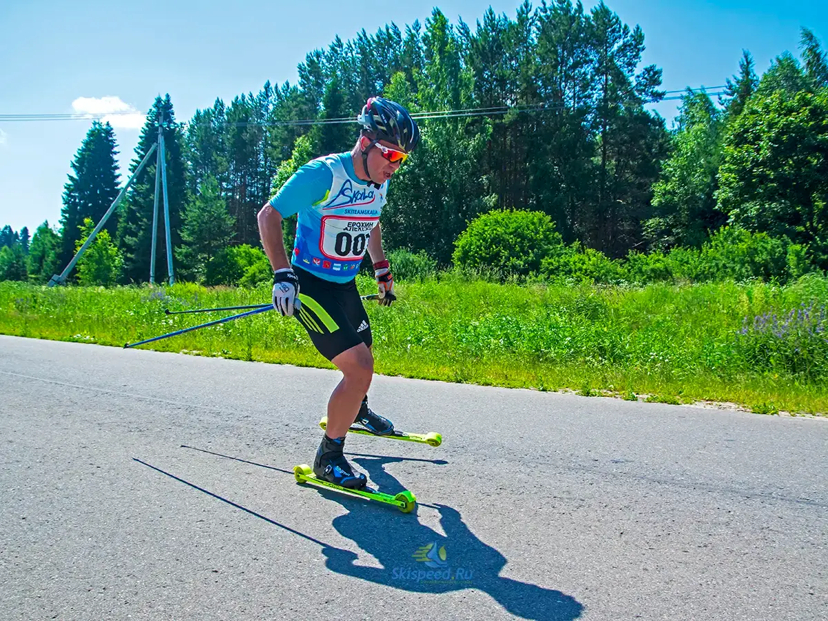 Спортсмен-любитель Алексей Ерохин (Волгореченск) на лыжероллерной гонке в Плёсе 2020